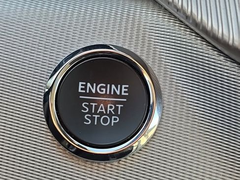 Used 2025 Ford Explorer Active w/ Active Comfort Package image 6