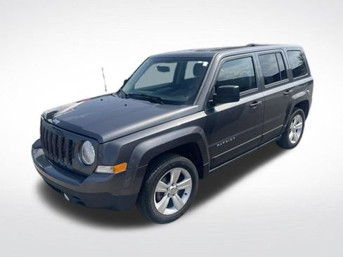Used 2016 Jeep Patriot Latitude FWD image 3