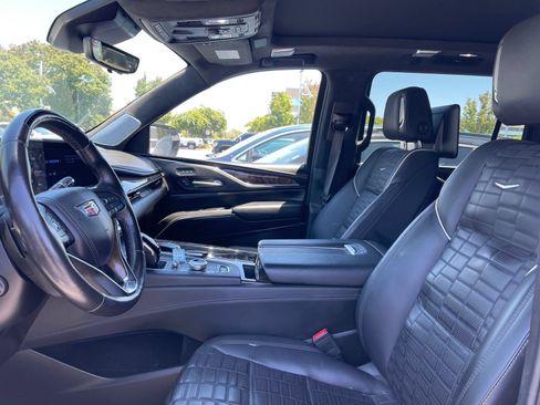 Certified 2023 Cadillac Escalade ESV Sport Platinum w/ LPO, ONYX Package AWD/4WD image 5