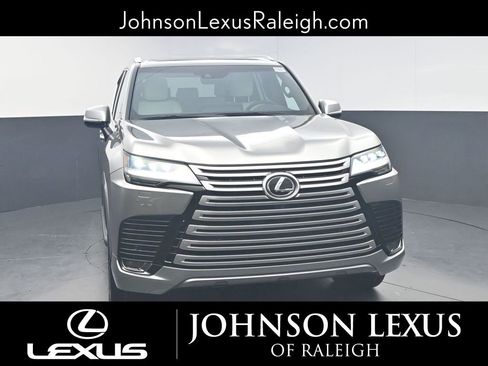 Used 2023 Lexus LX 600 4WD w/ Accessory Package (Z1) image 4