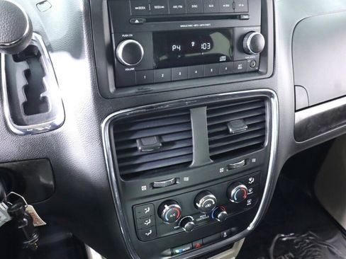 Used 2017 Dodge Grand Caravan SE FWD image 15