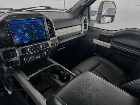 Used 2022 Ford F250 Lariat w/ Black Appearance Package image 23