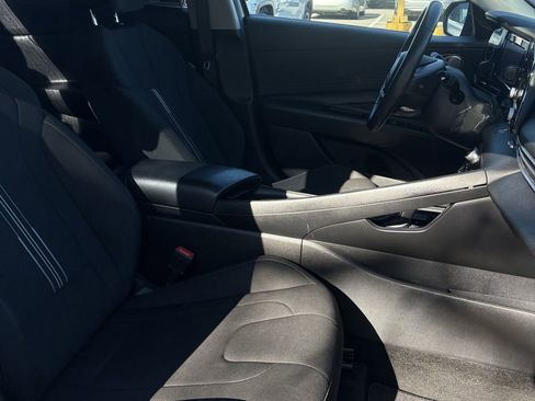 Used 2021 Hyundai Elantra SEL w/ Convenience Package image 17