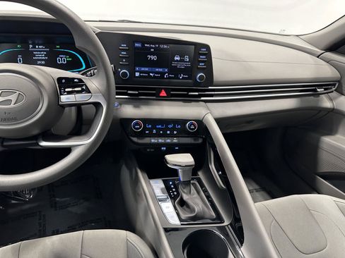 Certified 2025 Hyundai Elantra Hybrid FWD image 21