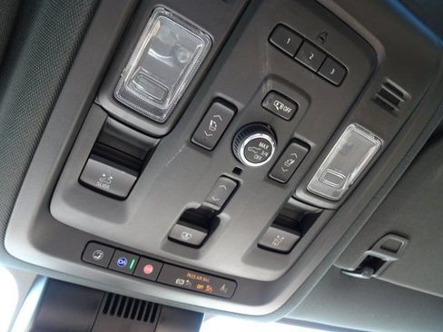 Used 2024 Chevrolet Suburban Premier w/ Advanced Technology Package AWD/4WD image 27