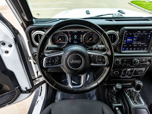 Used 2020 Jeep Wrangler Unlimited Sahara AWD/4WD image 18
