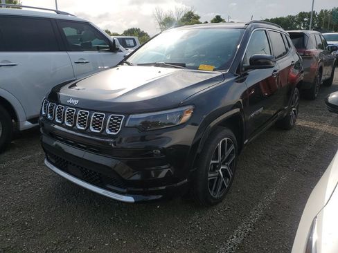 Used 2025 Jeep Compass Limited w/ Elite Group AWD/4WD image 5