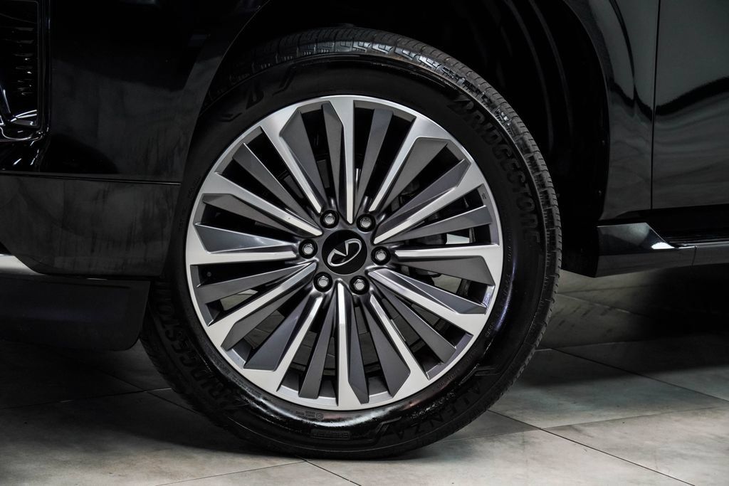 Used 2025 INFINITI QX80 Sensory AWD/4WD image 5