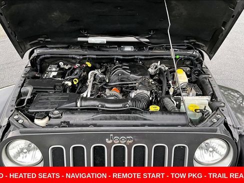 Used 2016 Jeep Wrangler Unlimited Sahara w/ Dual Top Group AWD/4WD image 27