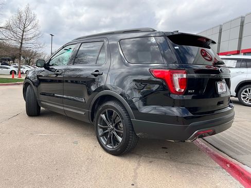 Used 2017 Ford Explorer XLT w/ Equipment Group 202A image 8