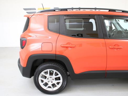 Used 2020 Jeep Renegade Latitude AWD/4WD image 10