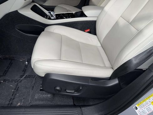 Used 2024 Volvo XC40 B5 Plus AWD/4WD image 3