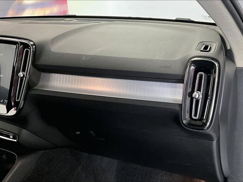 Used 2019 Volvo XC40 T5 Momentum AWD/4WD image 20