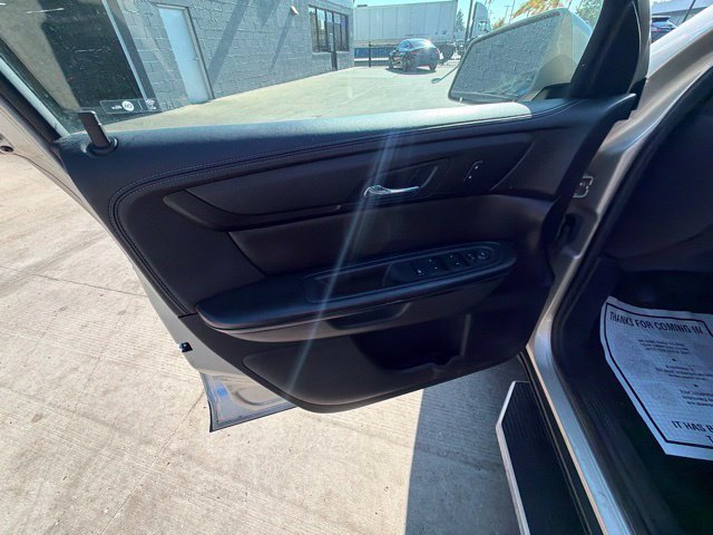 Used 2017 Chevrolet Traverse LT FWD image 19