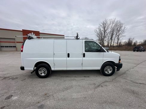 Used 2019 Chevrolet Express 2500 RWD 2500 135" w/ Communications Package image 2