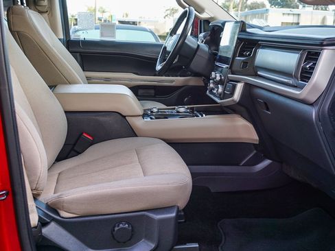 Used 2022 Ford Expedition XLT image 13