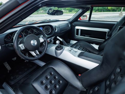 Used 2005 Ford GT RWD image 2