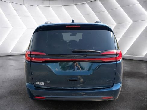 Used 2023 Chrysler Pacifica Limited w/ S Appearance Package AWD/4WD image 4
