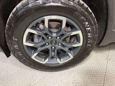 Used 2025 Chevrolet Equinox ACTIV w/ Safety and Technology Package image 19