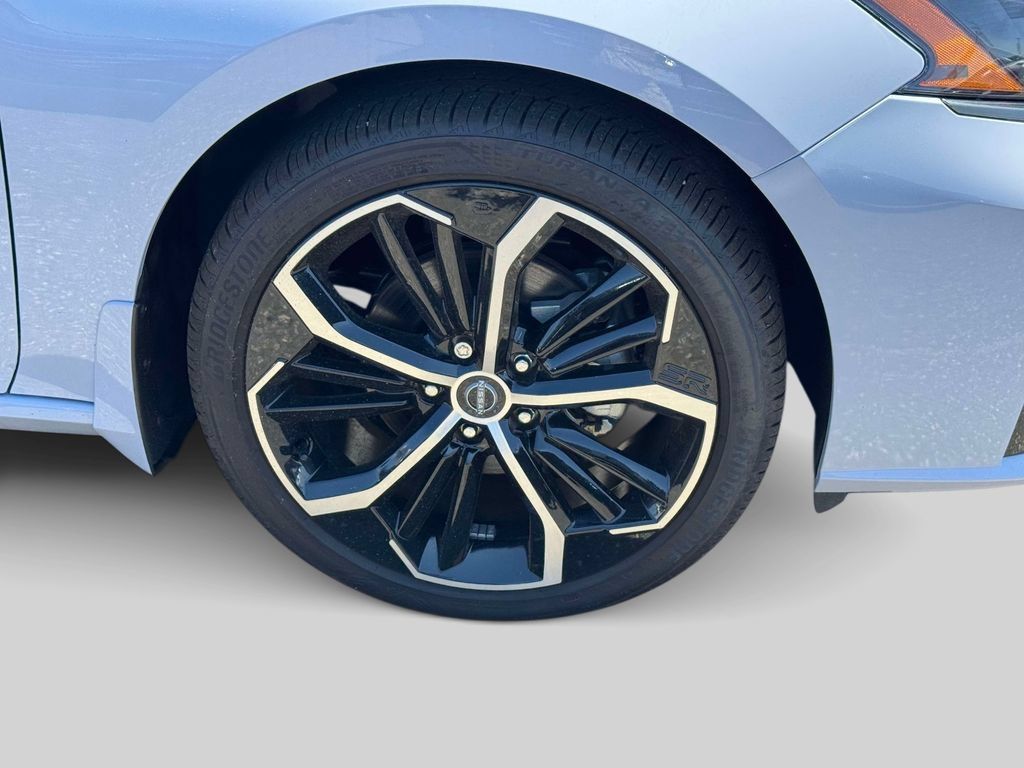 Certified 2025 Nissan Altima 2.5 SR w/ SR Premium Package FWD image 8