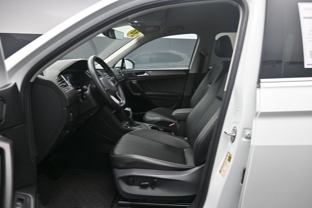 Used 2024 Volkswagen Tiguan SE FWD image 17
