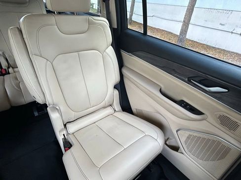 Used 2022 Jeep Grand Cherokee L Limited RWD image 14