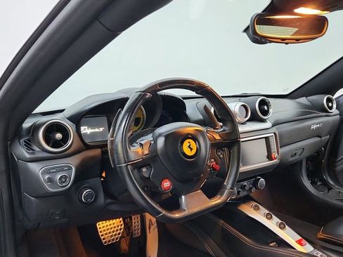 Used 2018 Ferrari California T image 17