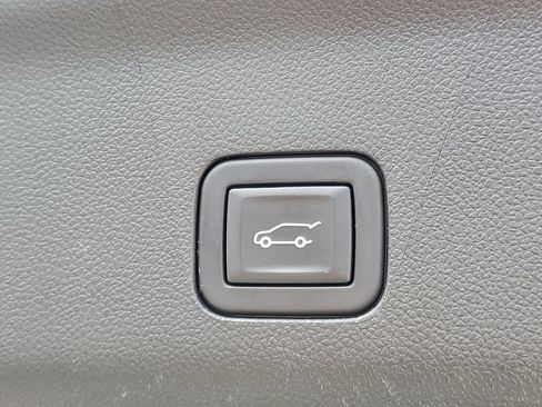 Used 2024 GMC Yukon Denali AWD/4WD image 9