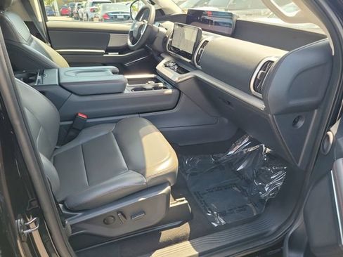Certified 2025 Ford Expedition Active AWD/4WD image 15