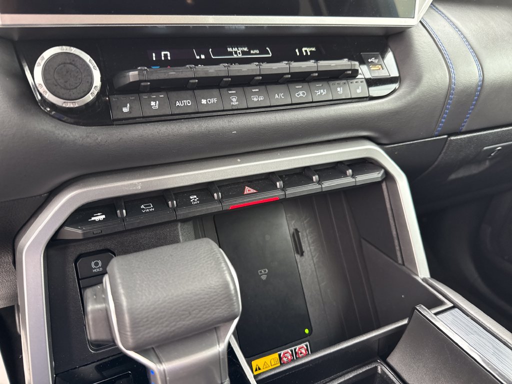 Used 2025 Toyota Sequoia Platinum AWD/4WD image 17