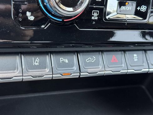 Used 2024 GMC Sierra 2500 AT4 w/ AT4 Premium Plus Package image 20