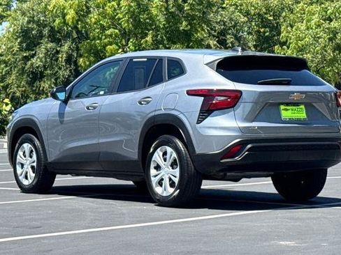 Used 2025 Chevrolet Trax LS FWD image 3