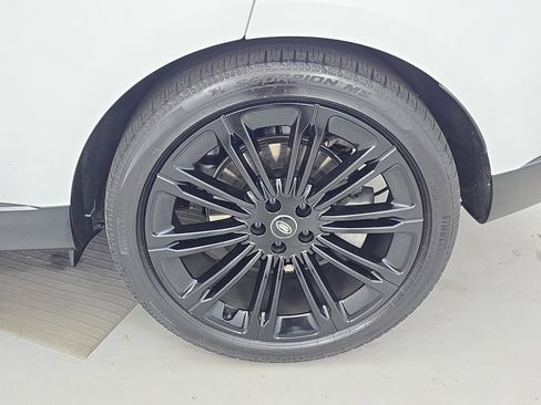 Used 2025 Land Rover Range Rover Long Wheelbase SE image 31