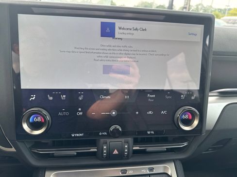 Used 2024 Lexus GX 550 w/ Cold Area Package AWD/4WD image 14