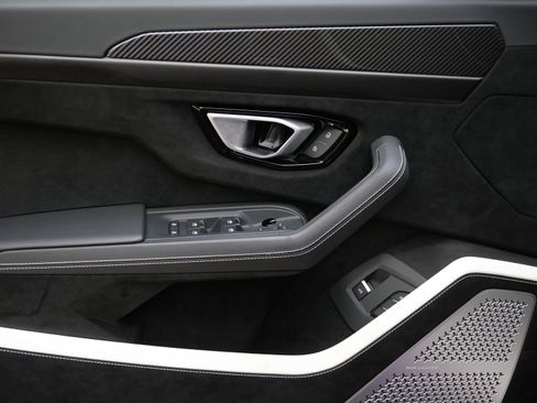 Used 2024 Lamborghini Urus Performante AWD/4WD image 29