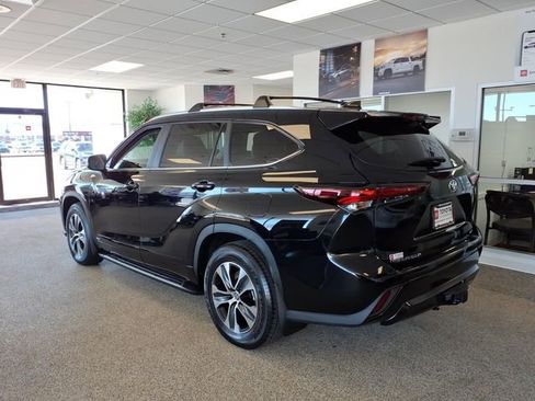 New 2026 Toyota Highlander XLE image 3