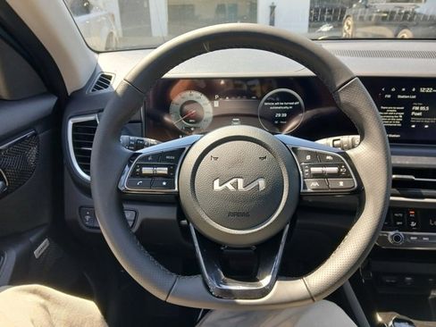 New 2026 Kia Seltos SX w/ SX Sunroof Package image 32