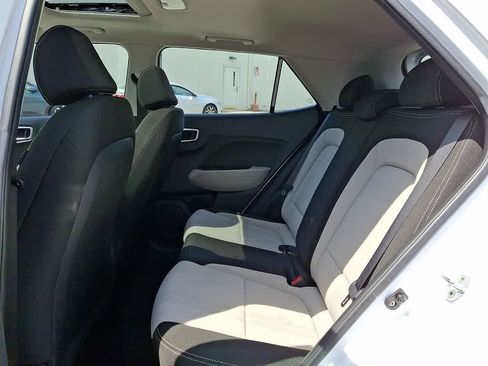 Used 2022 Hyundai Venue SEL w/ Cargo Package image 11