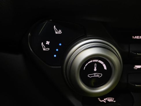 Used 2019 Aston Martin V8 Vantage Coupe RWD image 9