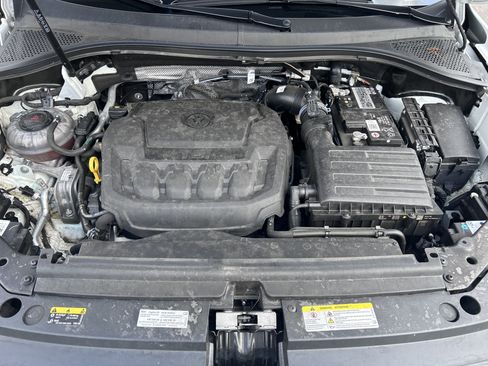Certified 2023 Volkswagen Tiguan SE w/ Panoramic Sunroof Package image 10