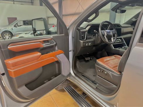 Used 2024 GMC Sierra 3500 Denali Ultimate image 17