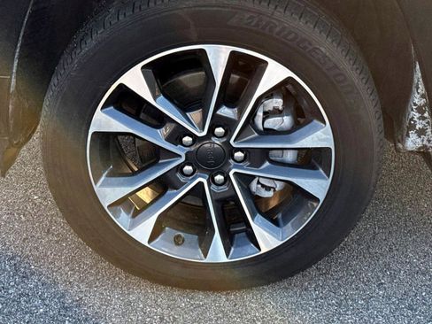 Used 2024 Jeep Grand Cherokee L Overland image 5