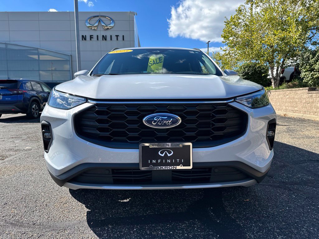 Used 2025 Ford Escape ST-Line Select AWD/4WD image 18