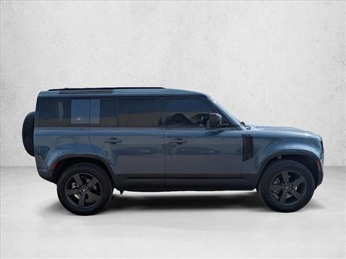 Used 2023 Land Rover Defender 110 S AWD/4WD image 4