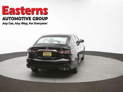Used 2022 Nissan Maxima SV FWD image 39