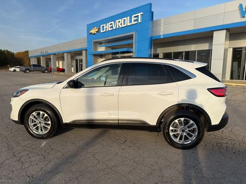 Used 2022 Ford Escape SE image 12