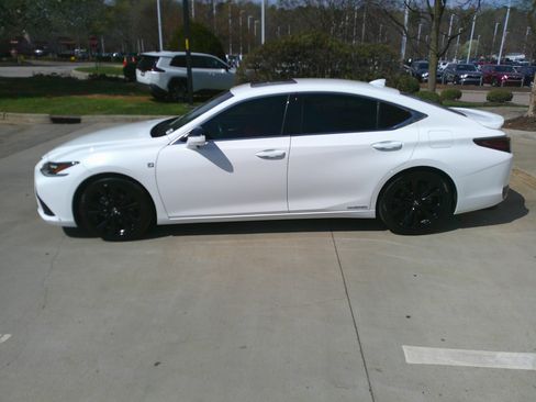 Used 2022 Lexus ES 300h F Sport w/ Accessory Package 2 image 8