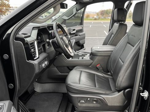 Used 2025 GMC Sierra 2500 Denali image 3