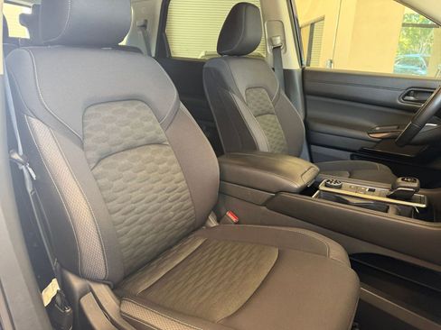Used 2025 Nissan Pathfinder SV image 30