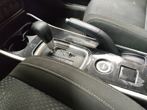 Used 2018 Mitsubishi Outlander SE image 26